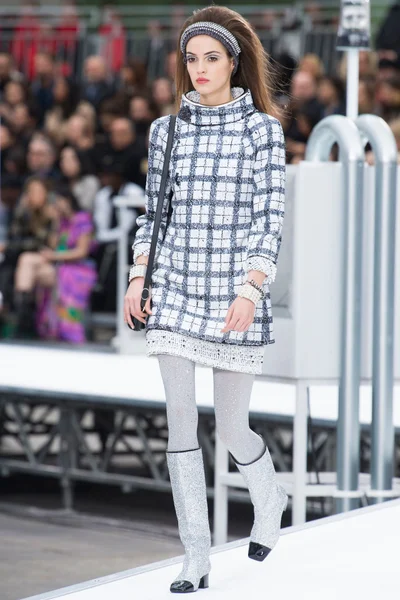 Look 3